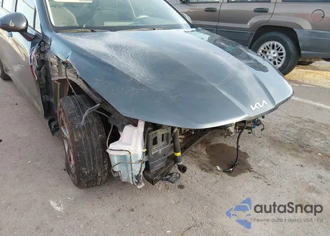 2023 Kia K5 Lxs z USA, uszkodzony, nr VIN 5XXG14J22PG188211